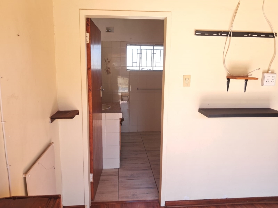 5 Bedroom Property for Sale in Flamingo Park Free State